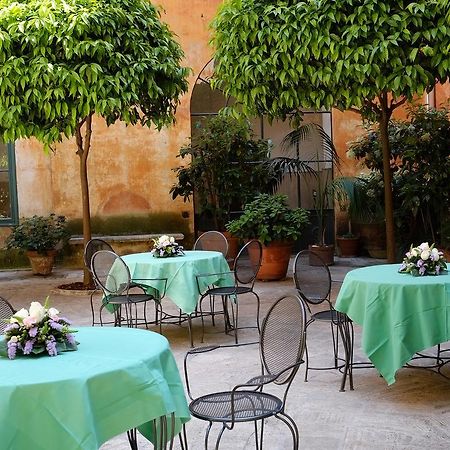 Casa Di Santa Francesca Romana A Ponte Rotto Bagian luar foto