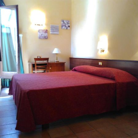 Casa Di Santa Francesca Romana A Ponte Rotto Bagian luar foto