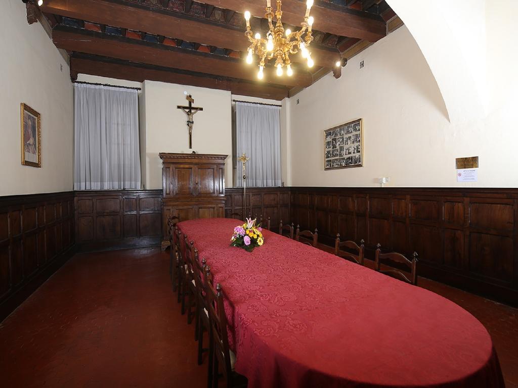 Casa Di Santa Francesca Romana A Ponte Rotto Bagian luar foto