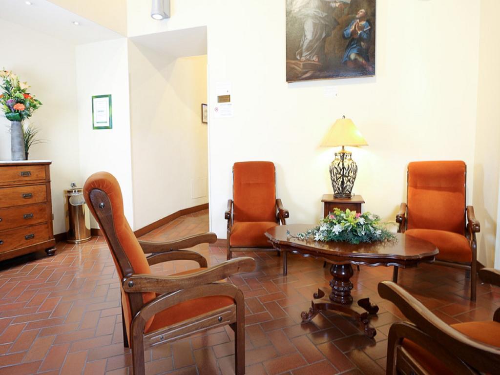 Casa Di Santa Francesca Romana A Ponte Rotto Bagian luar foto