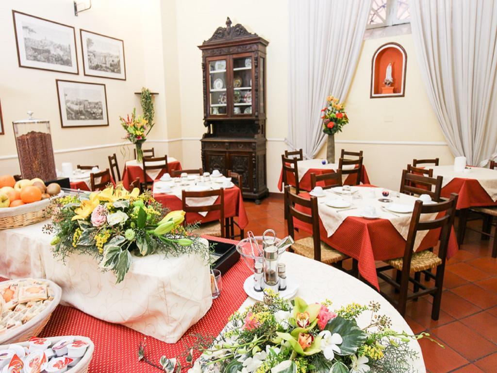 Casa Di Santa Francesca Romana A Ponte Rotto Bagian luar foto