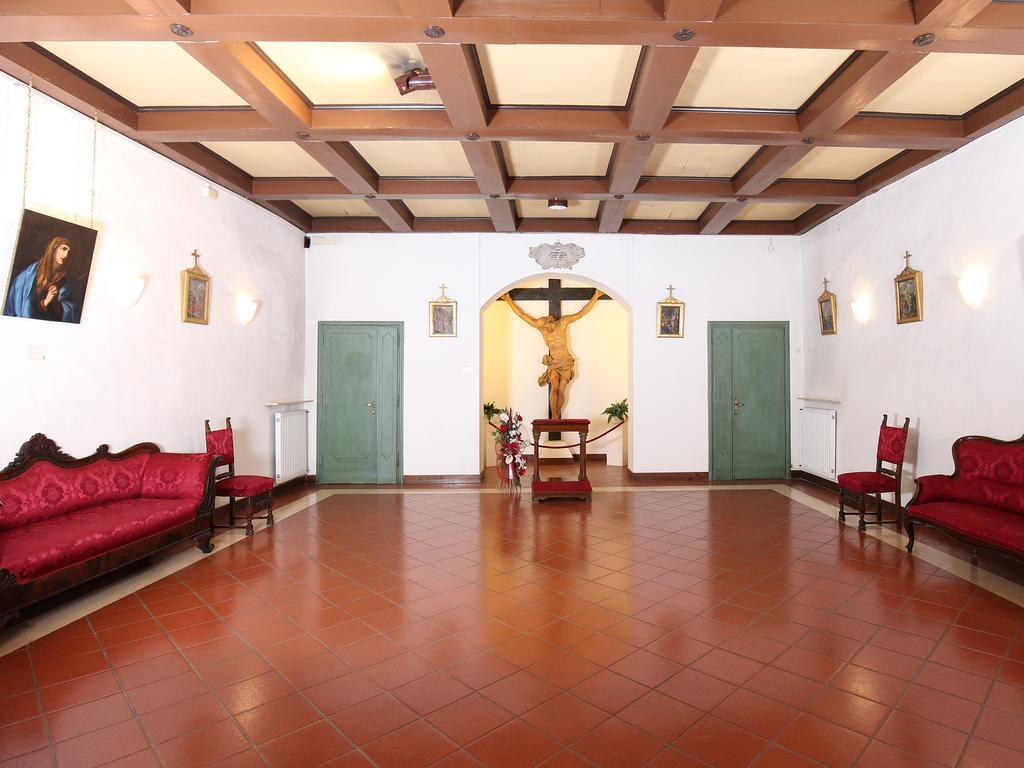 Casa Di Santa Francesca Romana A Ponte Rotto Bagian luar foto