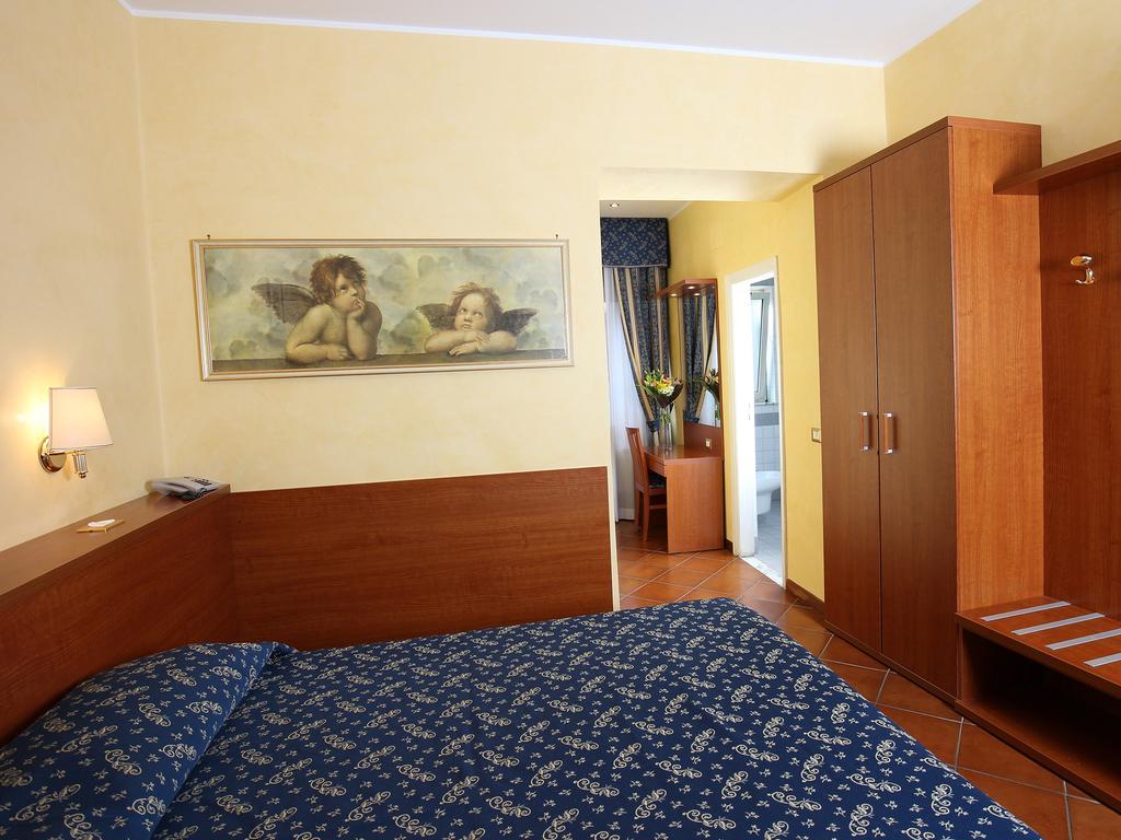 Casa Di Santa Francesca Romana A Ponte Rotto Ruang foto