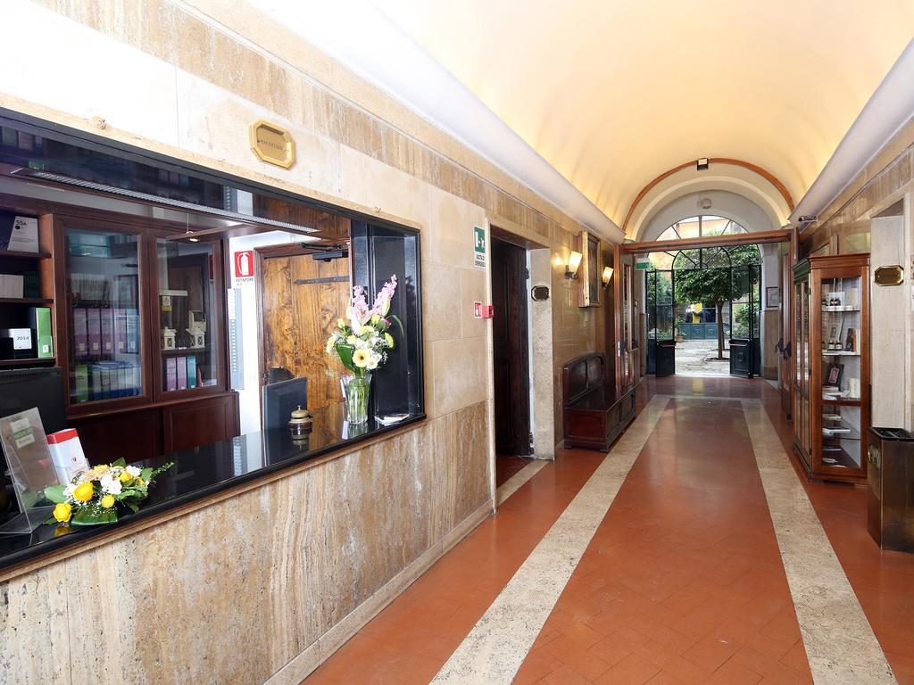Casa Di Santa Francesca Romana A Ponte Rotto Bagian luar foto