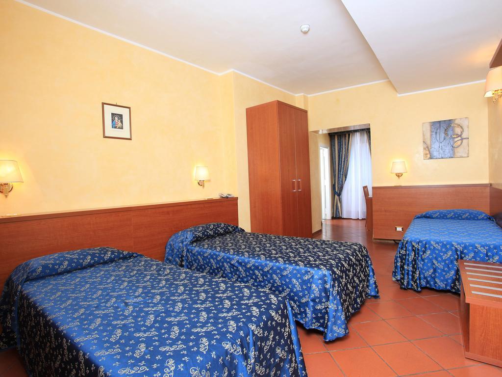 Casa Di Santa Francesca Romana A Ponte Rotto Ruang foto