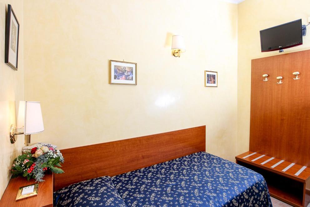 Casa Di Santa Francesca Romana A Ponte Rotto Bagian luar foto