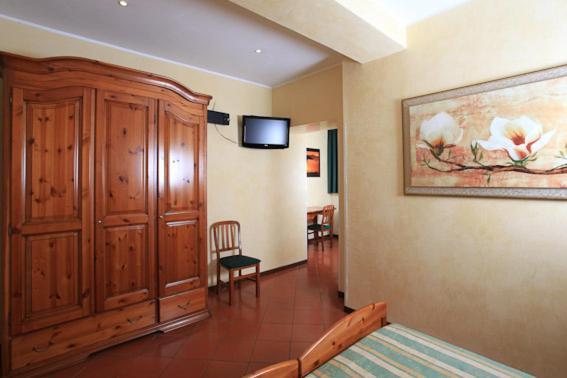 Casa Di Santa Francesca Romana A Ponte Rotto Bagian luar foto