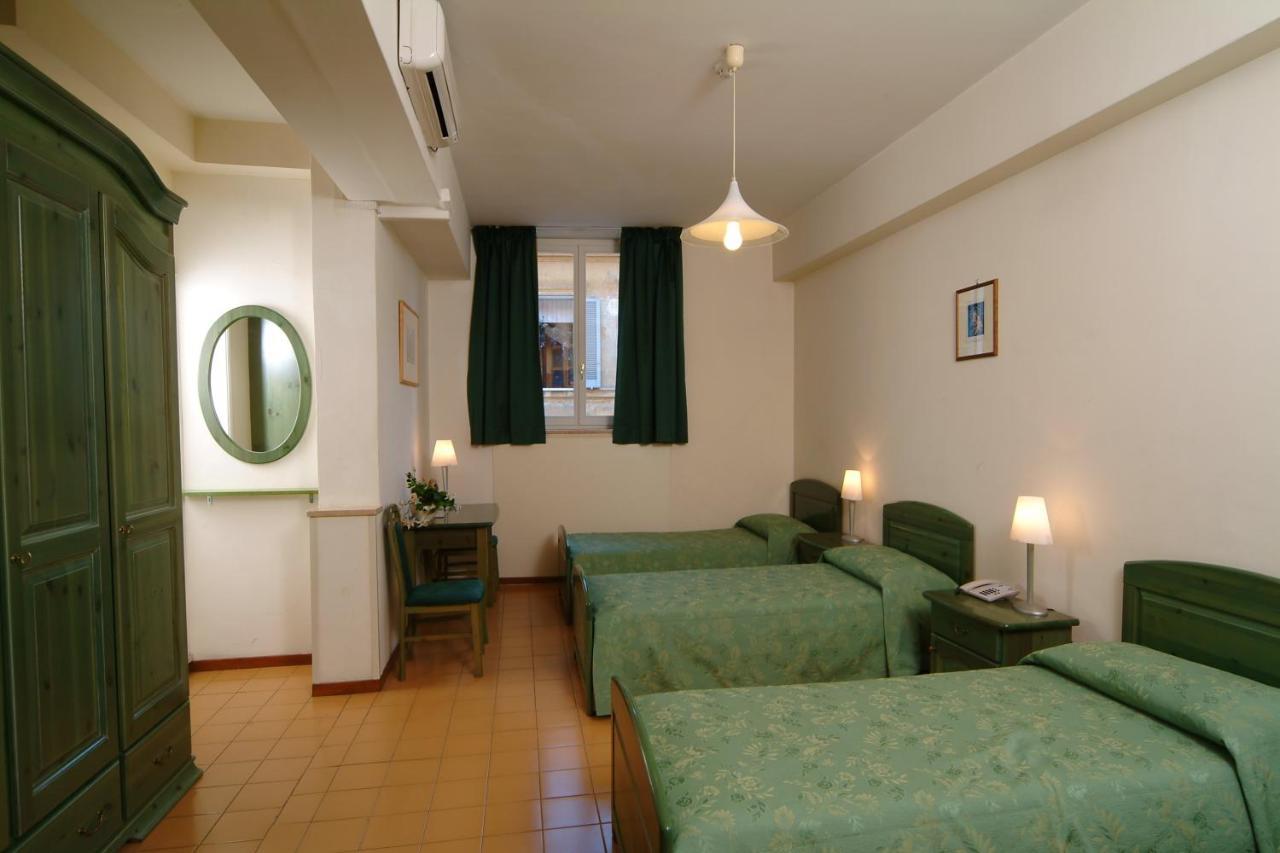 Casa Di Santa Francesca Romana A Ponte Rotto Bagian luar foto